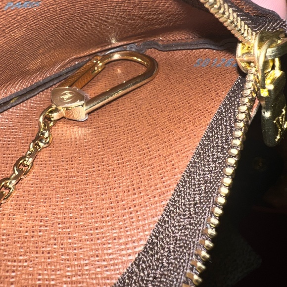 Louis Vuitton key cles - Picture 2 of 3